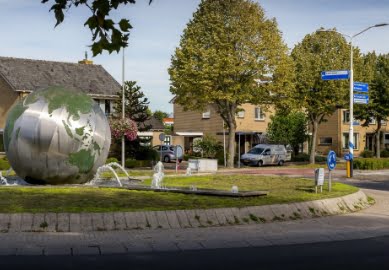 Rotonde met kunstwerk in Hendrik-Ido-Ambacht